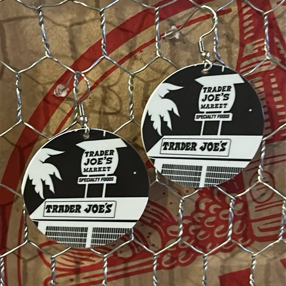 Trader Joe’s earrings store front recycled gift card
